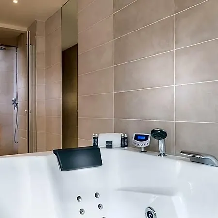 Du Cadran Hotel