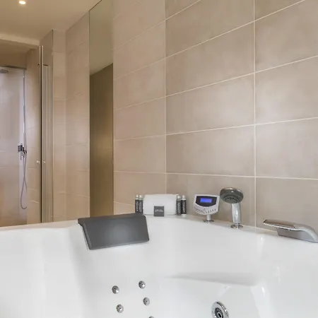 Du Cadran 4* Paris